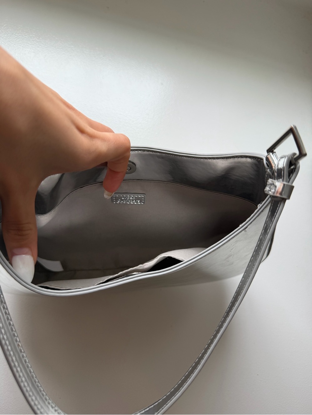 Urban Outfitters Silver Chrome Shoulder Bag - Picture 4 of 6